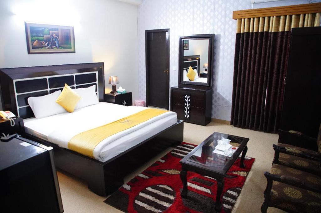 Hotel Red Line Исламабад Экстерьер фото