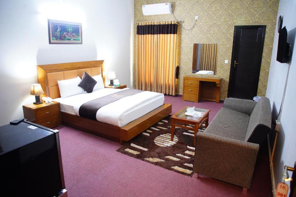 Hotel Red Line Исламабад Экстерьер фото